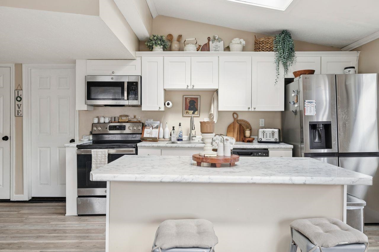 377 Smyth Road Manchester, NH 03104 - Photo 10 of 32