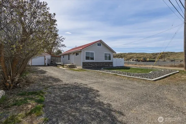 $229,000 | 328 Sunny Drive, Electric City, WA 99123