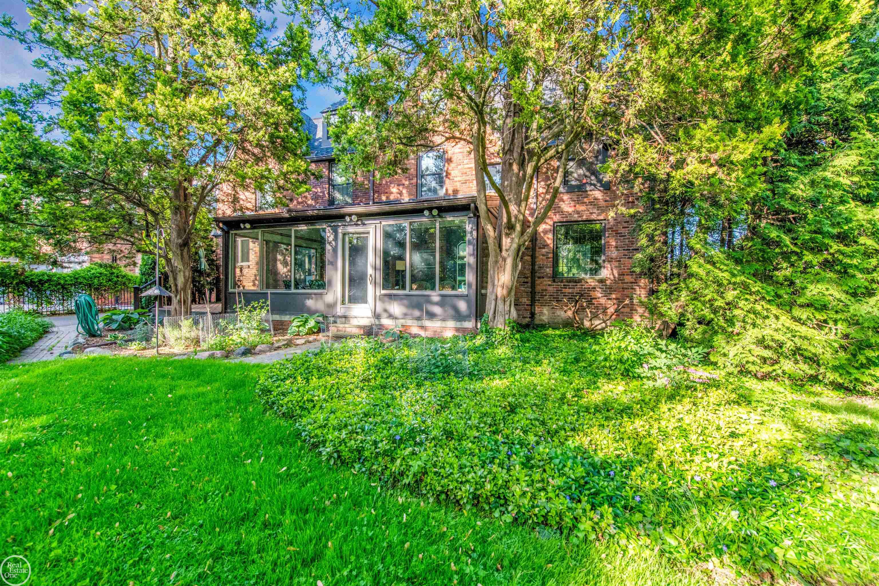 449 Lincoln Road Grosse Pointe, MI 48230 - Photo 9 of 37 50175249-11147261-d4ec-45b3-956e-9b4b9984e6f4.JPG