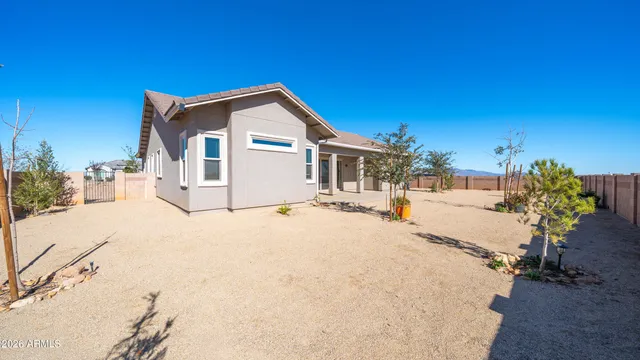 a view of house with a yard