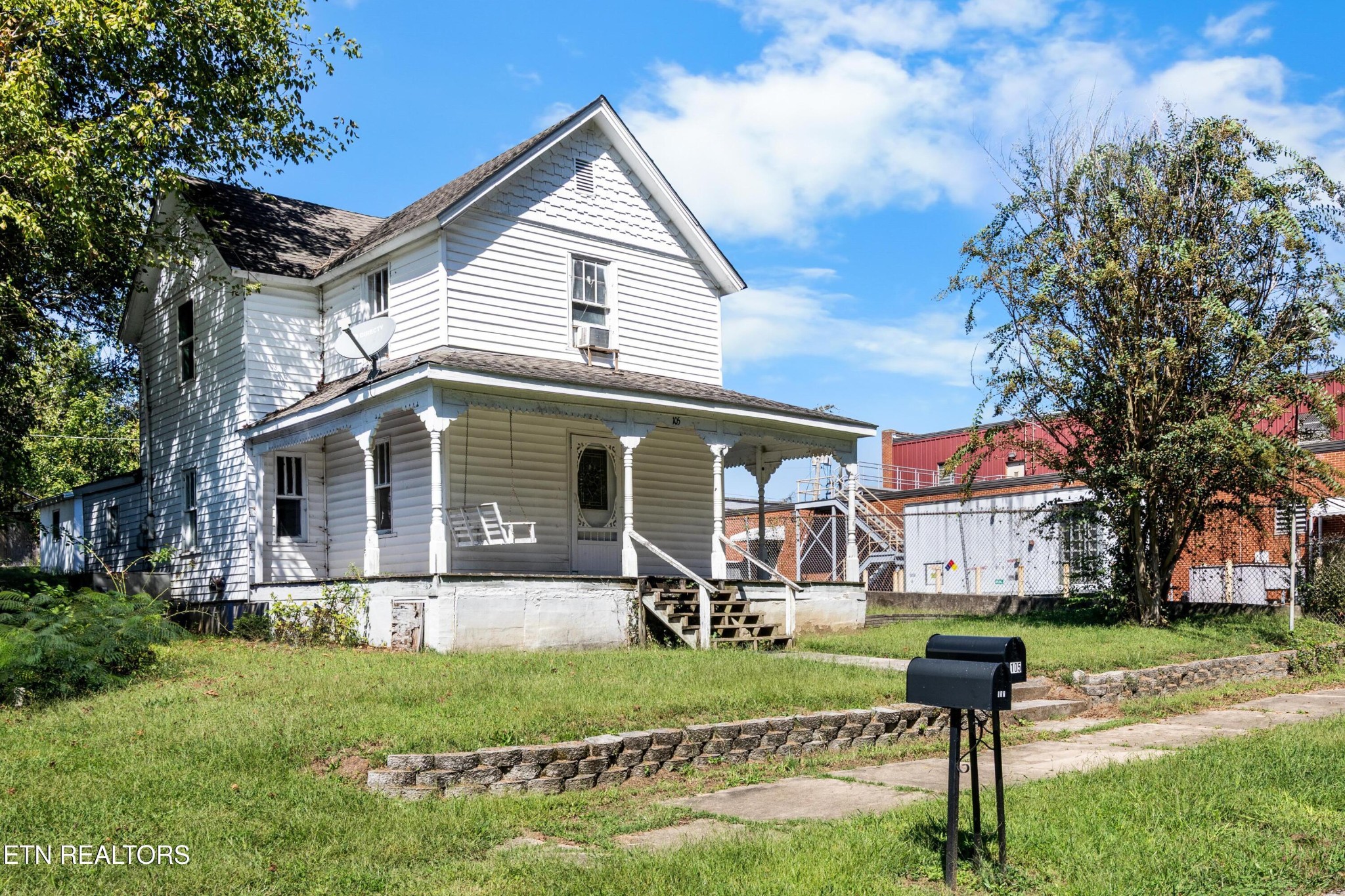 105 Clinton Street Harriman, TN 37748 - Photo 2 of 34 Gallery Image 2