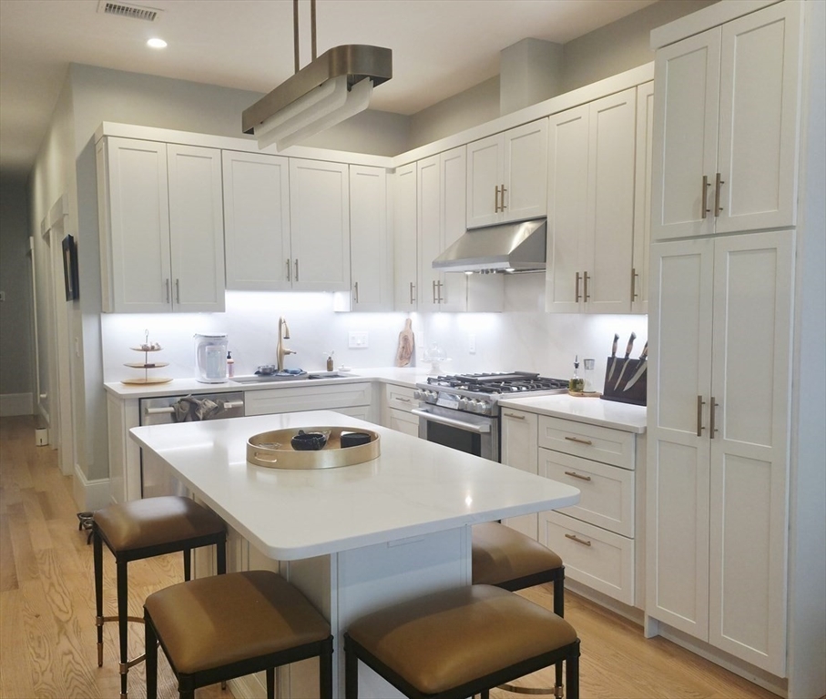 25 Bay State Road, Unit 1 Boston, MA 02215 - Photo 6 of 24 Gallery Image 6