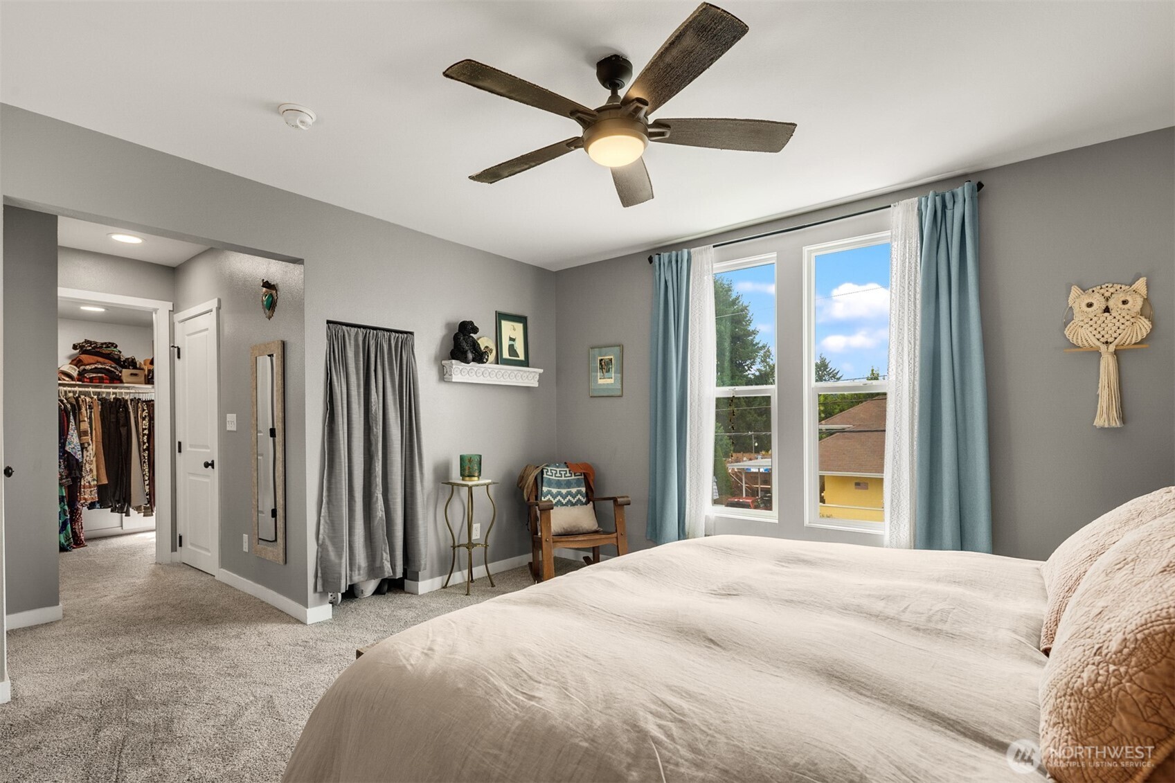 1002 Thompson Street Sumner, WA 98390 - Photo 22 of 38 a bedroom with a large bed and a large window