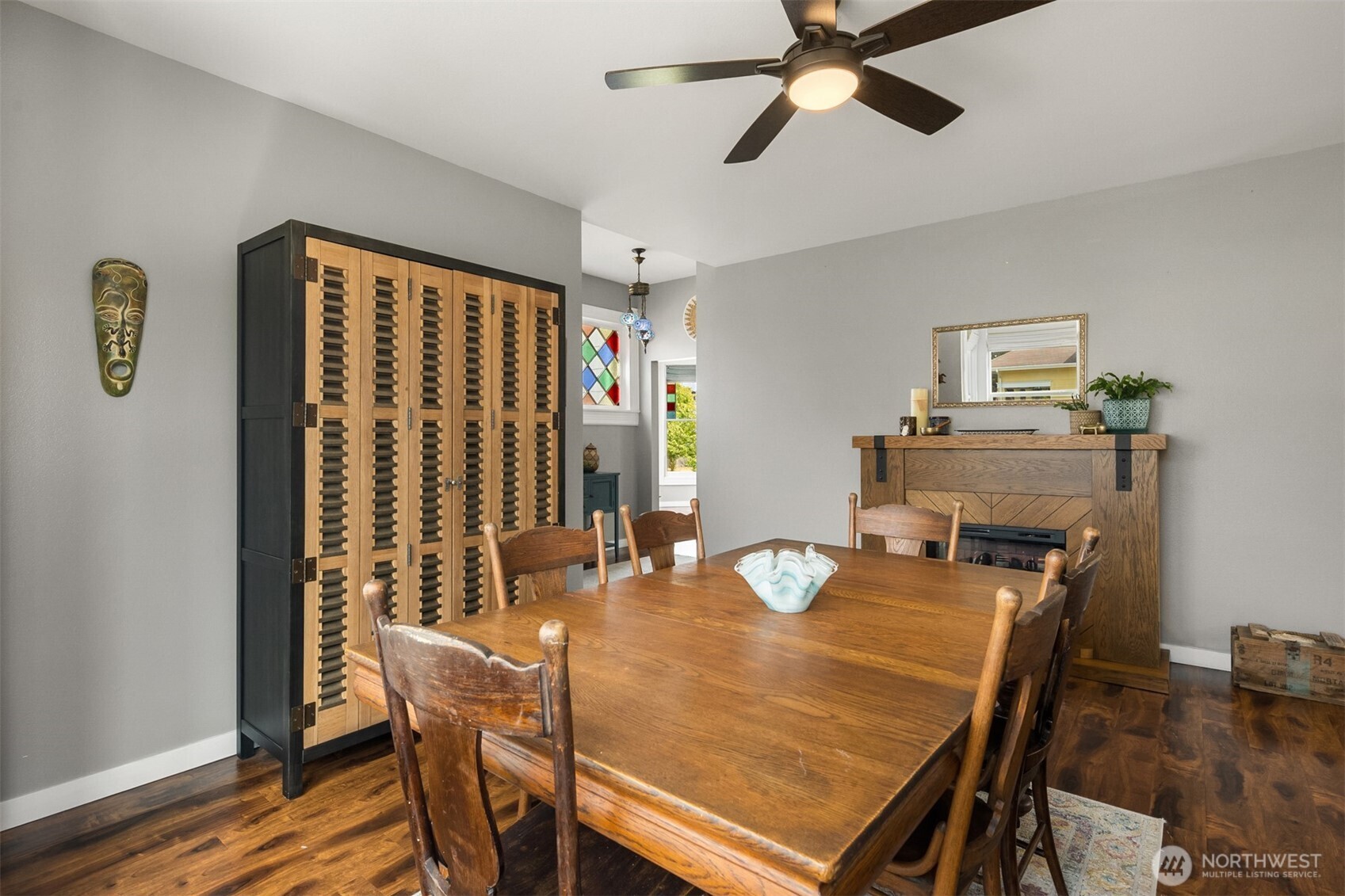 1002 Thompson Street Sumner, WA 98390 - Photo 28 of 38 a dining room with furniture and window