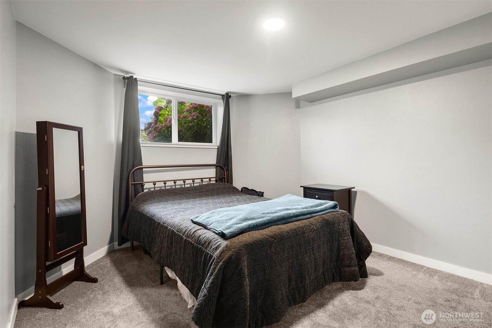 1002 Thompson Street Sumner, WA 98390 - Photo 34 of 38 a bedroom with a bed and a window