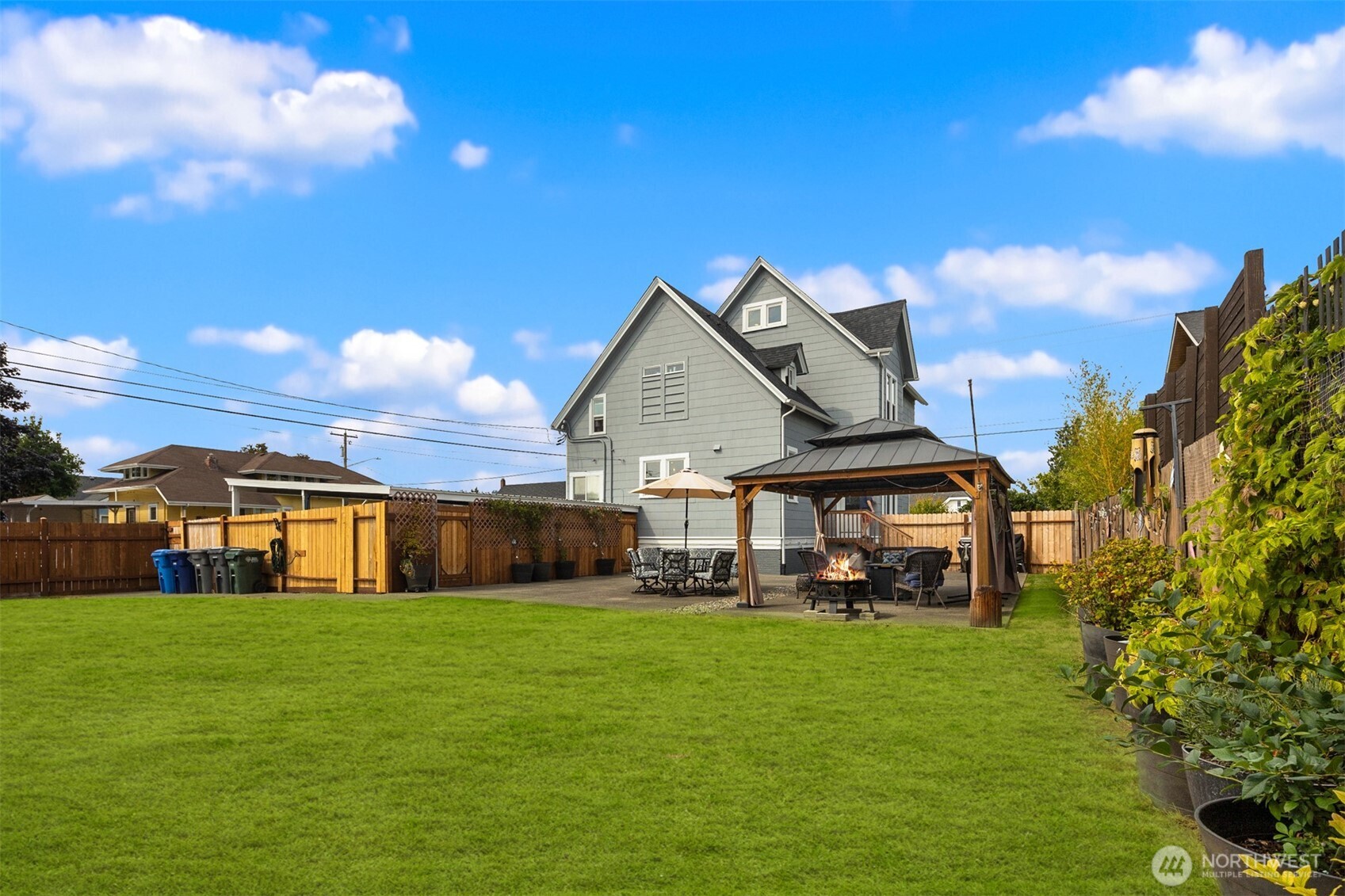 1002 Thompson Street Sumner, WA 98390 - Photo 9 of 38 a front view of house with yard