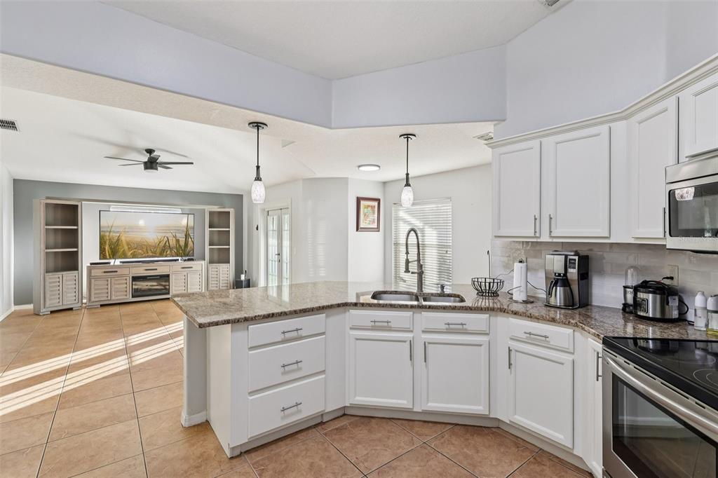 402 Ohio Way Kissimmee, FL 34759 - Photo 12 of 54