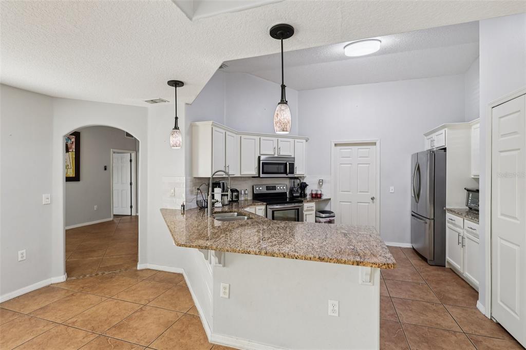 402 Ohio Way Kissimmee, FL 34759 - Photo 13 of 54