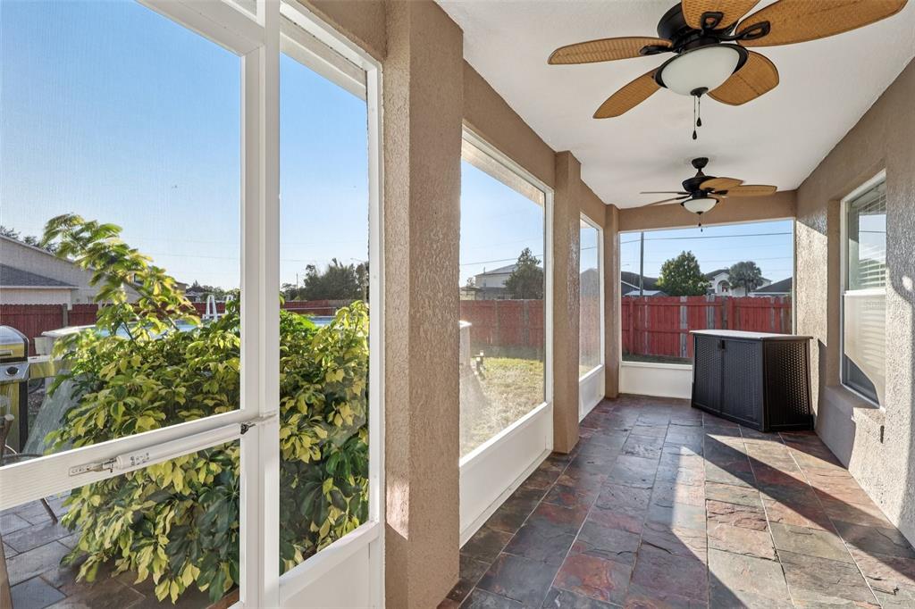 402 Ohio Way Kissimmee, FL 34759 - Photo 5 of 54