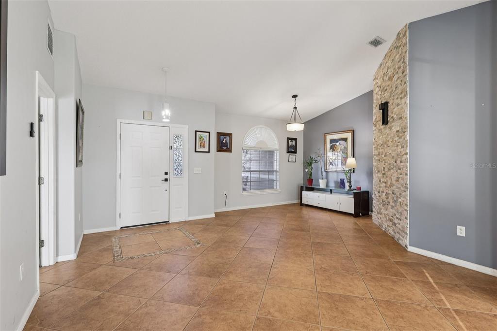 402 Ohio Way Kissimmee, FL 34759 - Photo 8 of 54