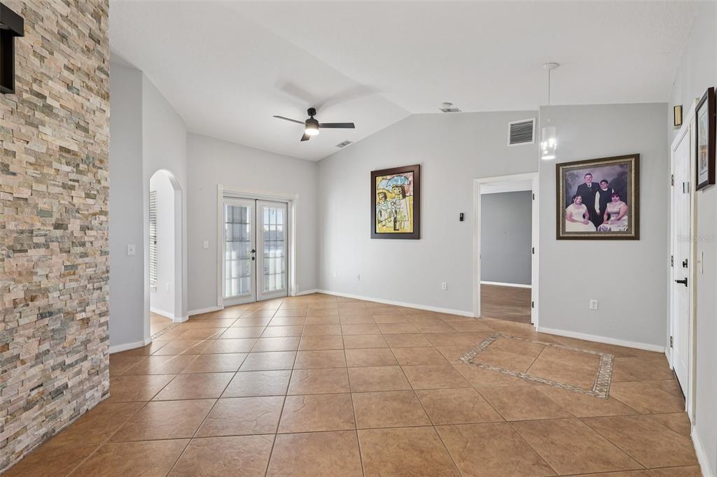 402 Ohio Way Kissimmee, FL 34759 - Photo 9 of 54