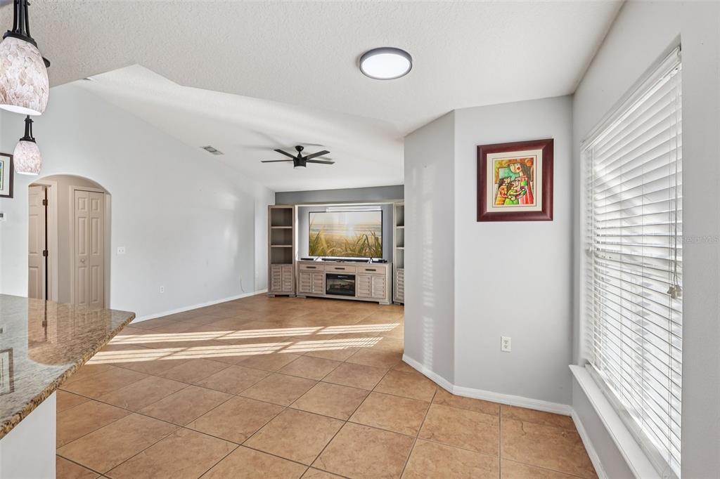 402 Ohio Way Kissimmee, FL 34759 - Photo 10 of 54