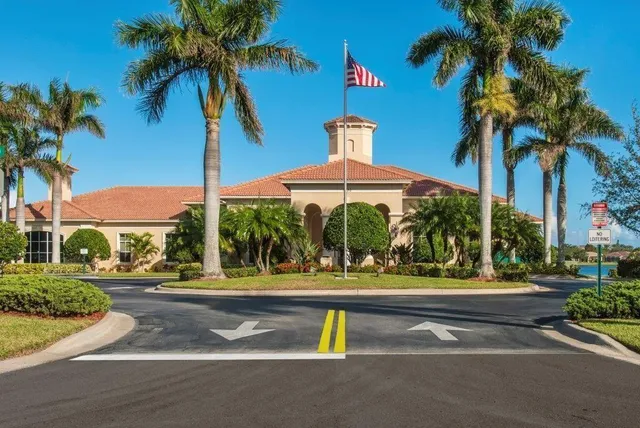 a view of a tennis court