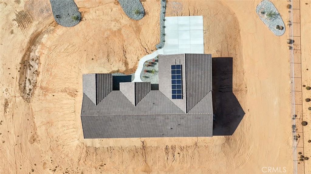 16925 Nanticoke Road Apple Valley, CA 92307 - Photo 4 of 42 a view of entry way