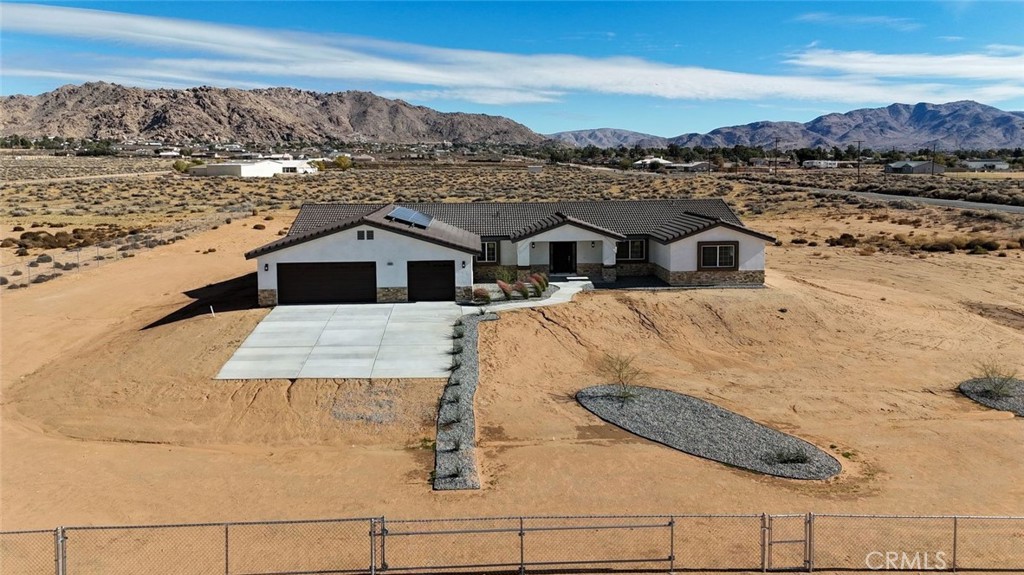 16925 Nanticoke Road Apple Valley, CA 92307 - Photo 10 of 42 a view of a terrace with a lake