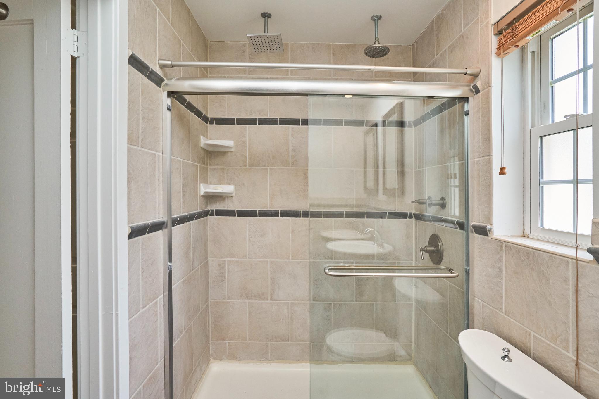 3314 Gunston Road, Unit 7303314 Alexandria, VA 22302 - Photo 17 of 42 Walk-in shower
