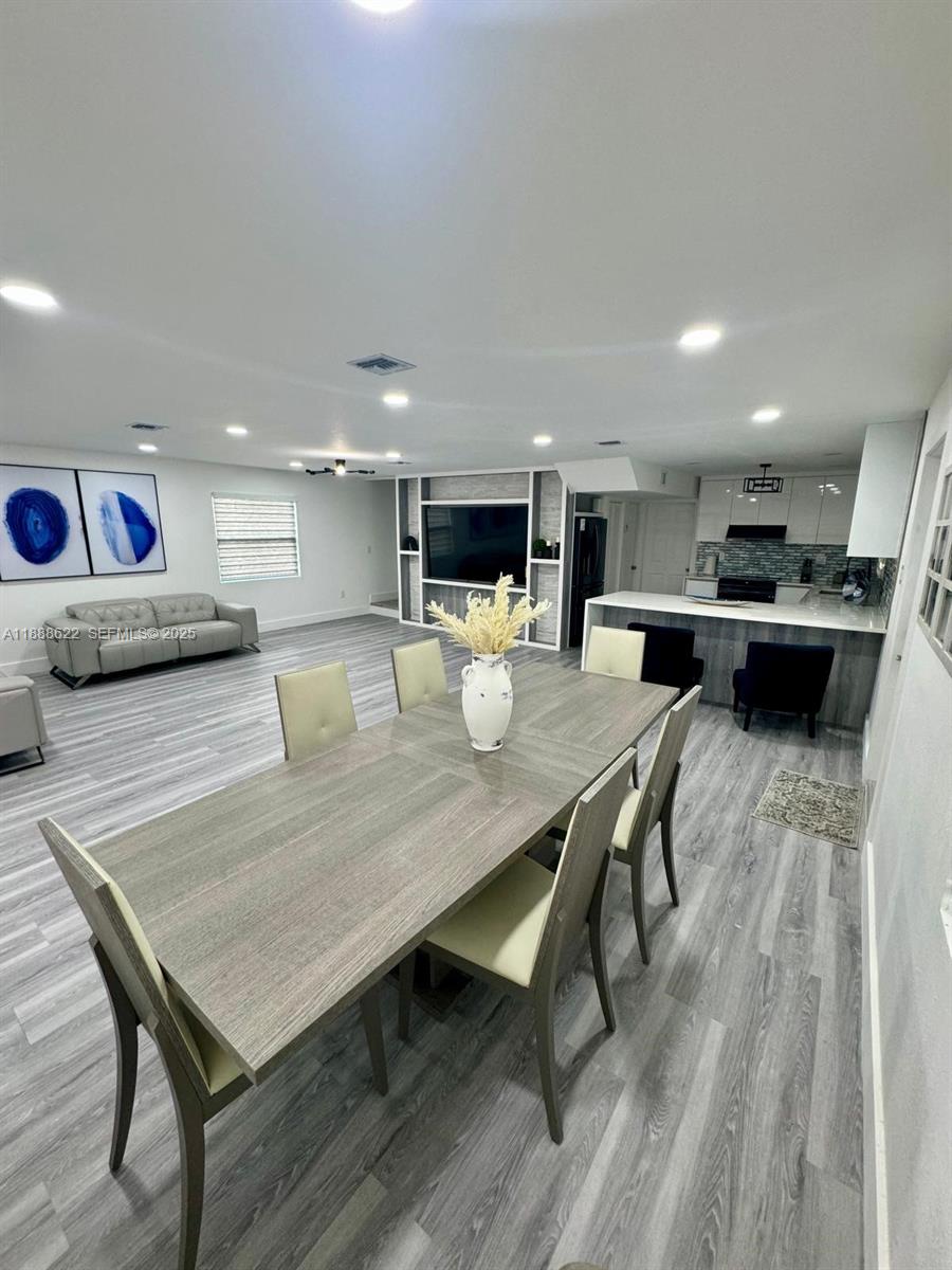 20 Eagle Drive Key Largo, FL 33037 - Photo 14 of 55 a kitchen with a table and chairs in it