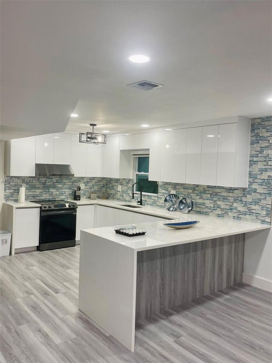 20 Eagle Drive Key Largo, FL 33037 - Photo 17 of 55 a kitchen with a sink and cabinets