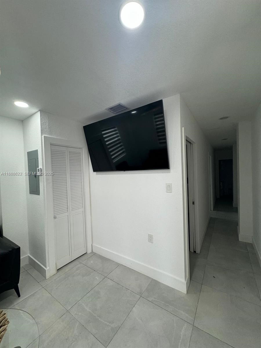 20 Eagle Drive Key Largo, FL 33037 - Photo 22 of 55 a view of an empty room