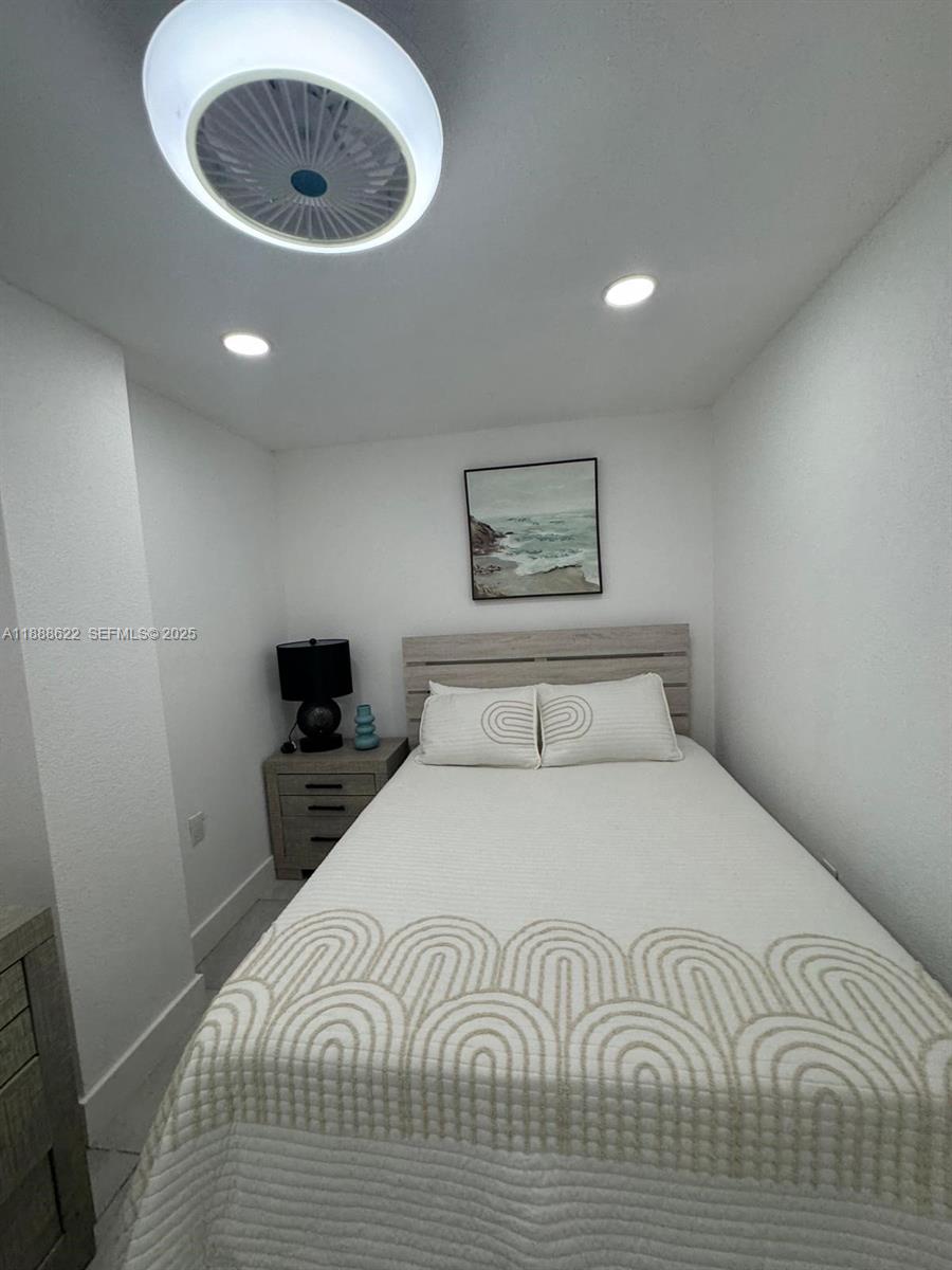 20 Eagle Drive Key Largo, FL 33037 - Photo 28 of 55 a bedroom with a bed and ceiling fan