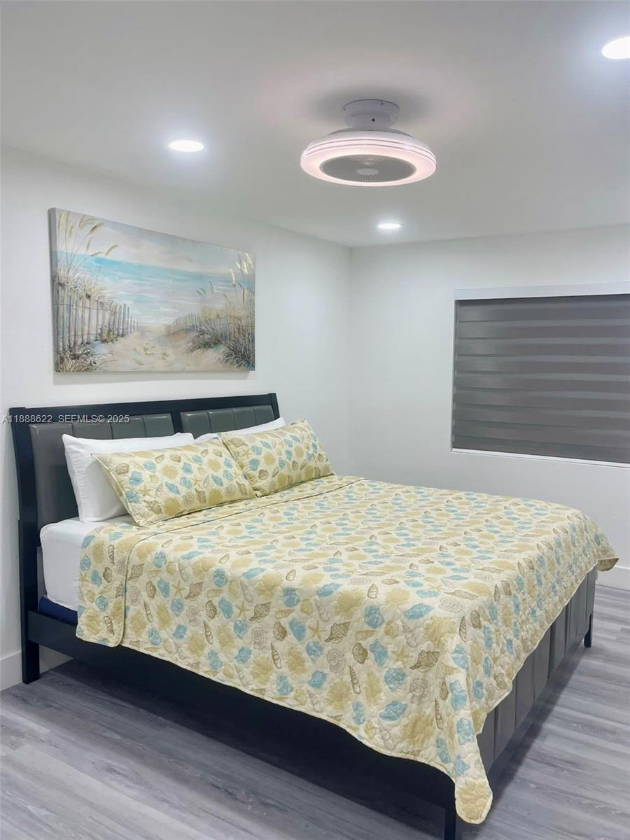 20 Eagle Drive Key Largo, FL 33037 - Photo 41 of 55 a large bed sitting in a bedroom next to a larger window