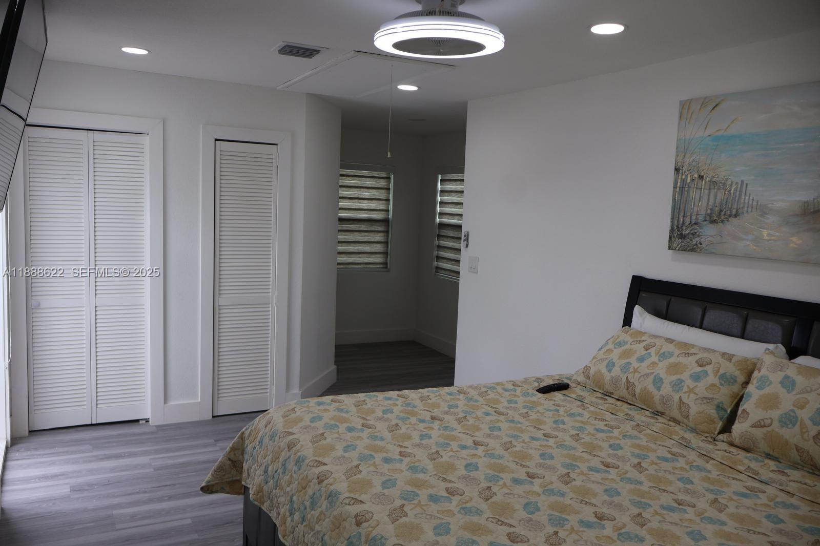 20 Eagle Drive Key Largo, FL 33037 - Photo 42 of 55 a bedroom with a bed and a painting on the wall