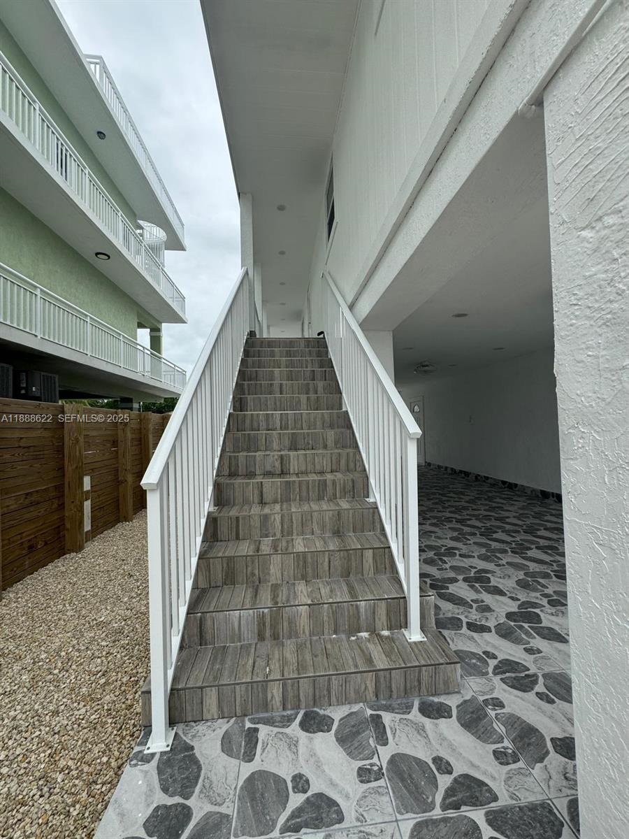 20 Eagle Drive Key Largo, FL 33037 - Photo 7 of 55 a view of entryway