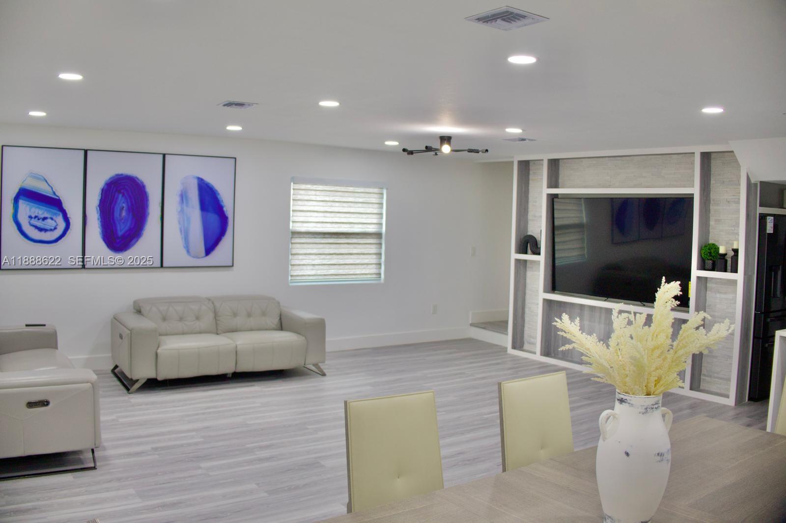 20 Eagle Drive Key Largo, FL 33037 - Photo 9 of 55 a living room with furniture and a flat screen tv