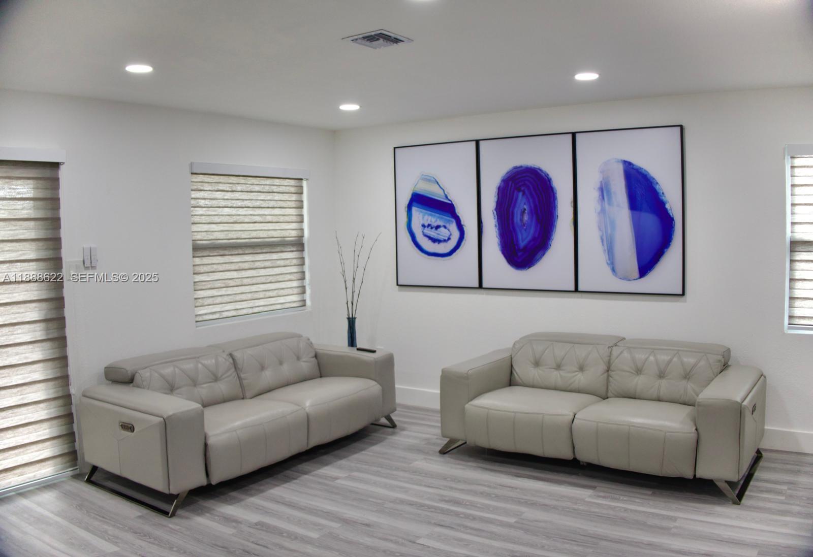 20 Eagle Drive Key Largo, FL 33037 - Photo 10 of 55 a living room with furniture and a couch