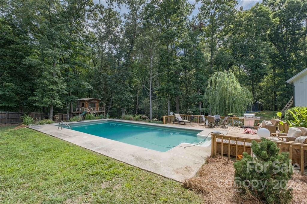 5932 Deal Road Matthews, NC 28104 - Photo 26 of 41 a view of a backyard with sitting area