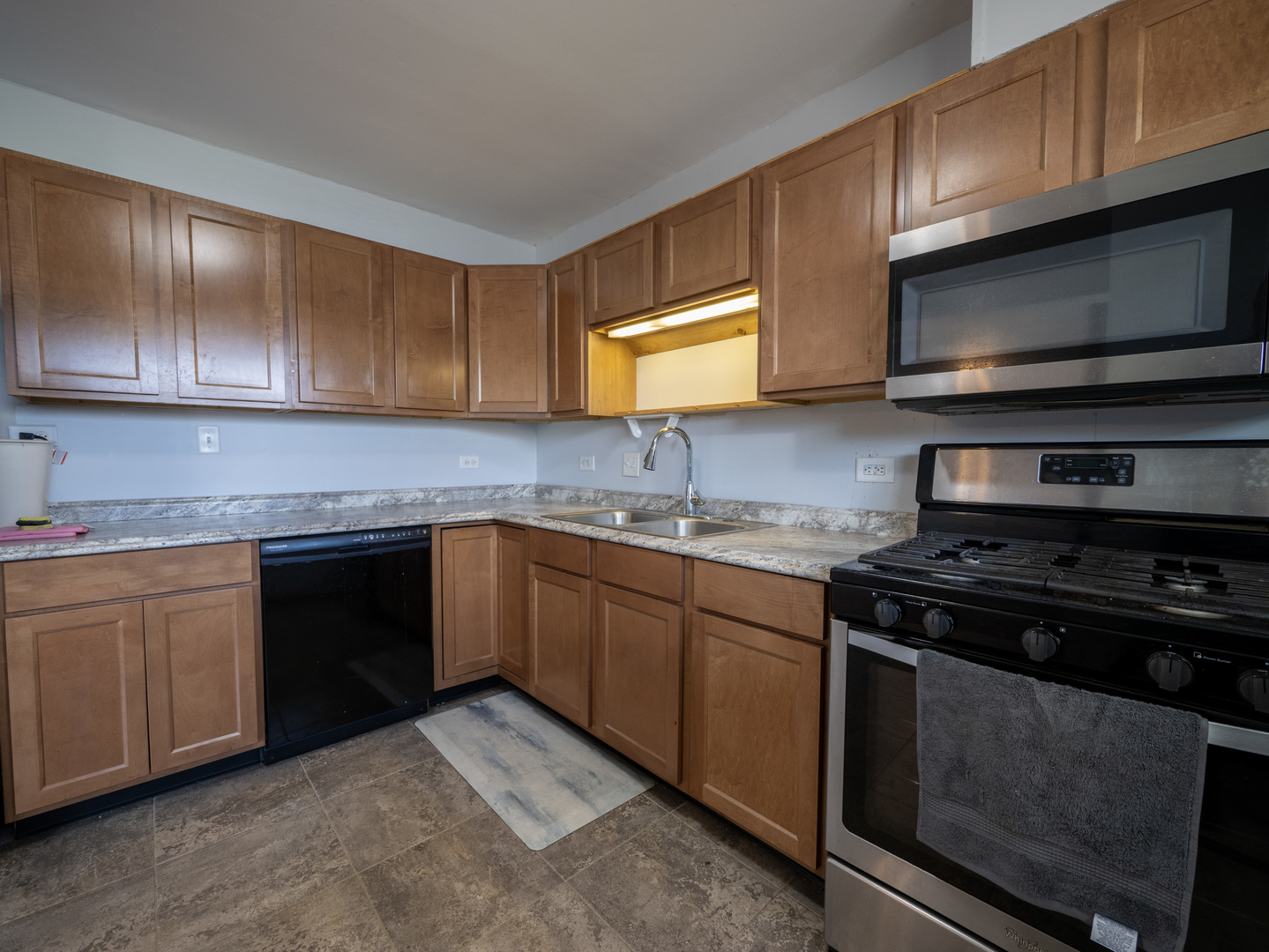 6640 Valley View Road Hanover Park, IL 60133 - Photo 8 of 30 Gallery Image 8