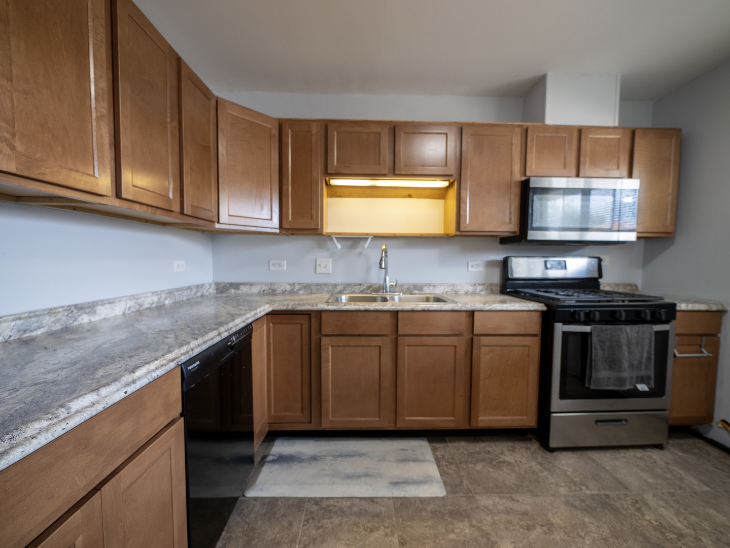 6640 Valley View Road Hanover Park, IL 60133 - Photo 9 of 30 Gallery Image 9