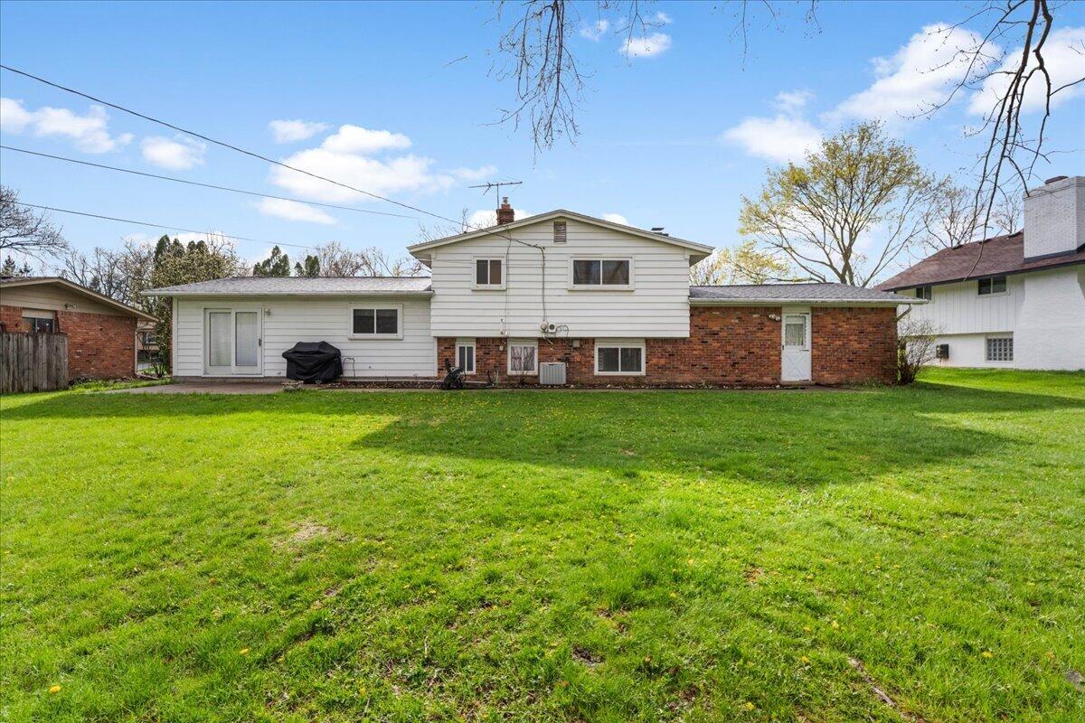 6709 Wild Ridge Lane West Bloomfield, MI 48322 - Photo 4 of 34 30-6709 Wild Ridge Ln-30