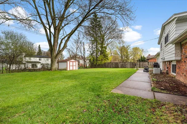 $375,000 | 6709 Wild Ridge Lane, West Bloomfield, MI 48322