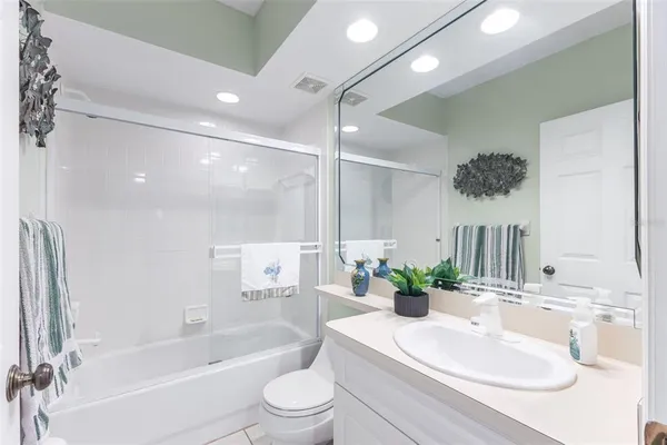 $2,750 | 6475 Shoreline Drive, Unit 5403, St. Petersburg, FL 33708