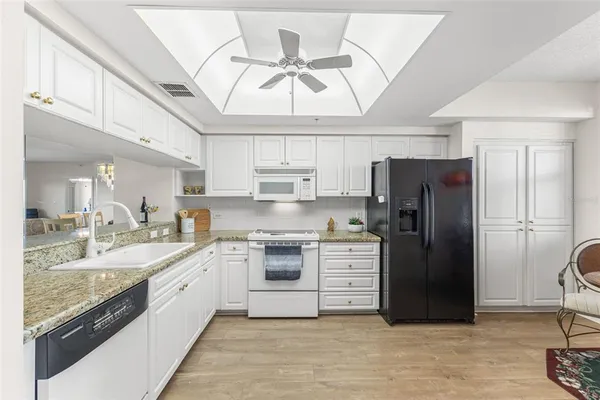 $2,750 | 6475 Shoreline Drive, Unit 5403, St. Petersburg, FL 33708