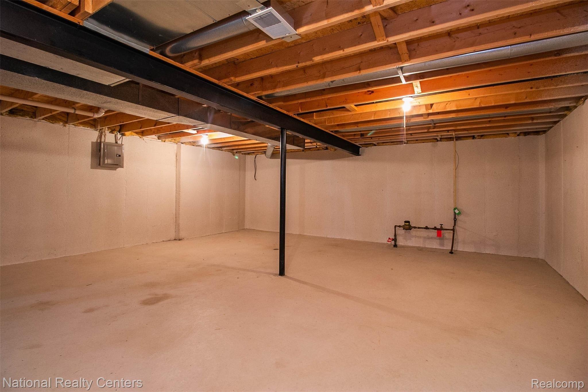70 Pine Tree Ridge, Unit 27 Waterford, MI 48327 - Photo 22 of 28 22.jpg