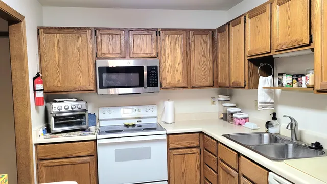 $197,500 | 1021 Prairie Drive, Unit 101, Mount Pleasant, WI 53406