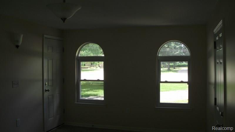 2445 East Thirteen Mile Road Warren, MI 48092 - Photo 24 of 41 CIMG2328 (800x449).jpg