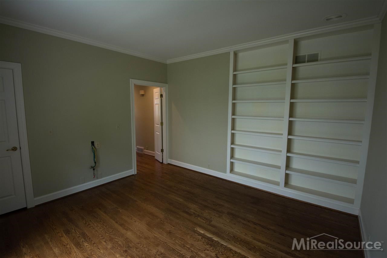 349 A Neff Road Grosse Pointe, MI 48230 - Photo 9 of 25 31198489-8.JPG
