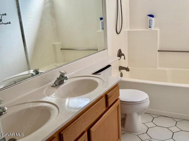 44128 Fine Circle Lancaster, CA 93536 - Photo 28 of 63 a bathroom with a sink a toilet and a bathtub