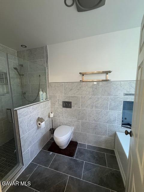 44128 Fine Circle Lancaster, CA 93536 - Photo 41 of 63 a bathroom with a toilet and a shower