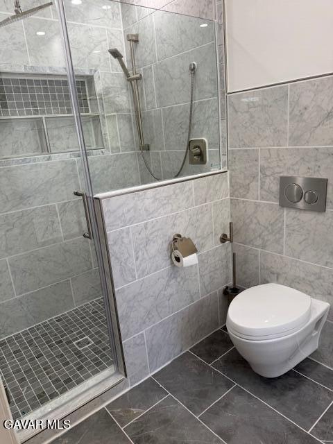 44128 Fine Circle Lancaster, CA 93536 - Photo 43 of 63 a bathroom with a toilet and a shower