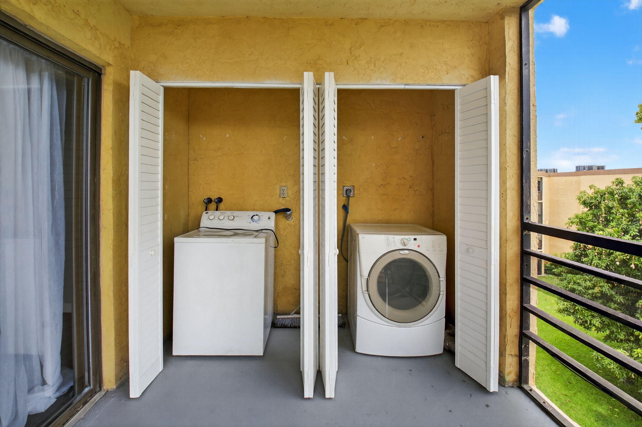 9370 Southwest 8th Street, Unit 410 Boca Raton, FL 33428 - Photo 24 of 28 Washer/Dryer