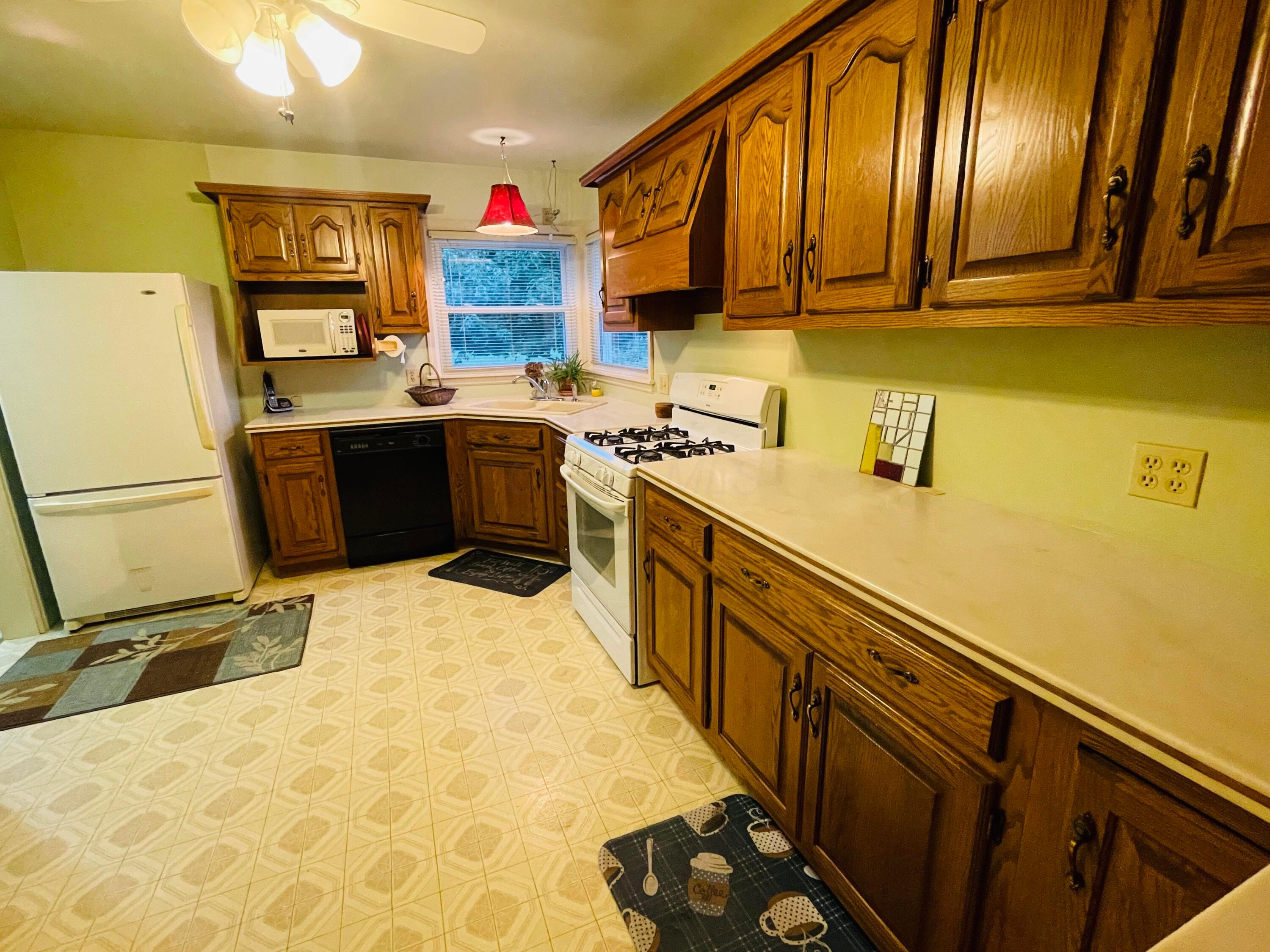 204 North Edgewood Road Mount Vernon, OH 43050 - Photo 8 of 37 9
