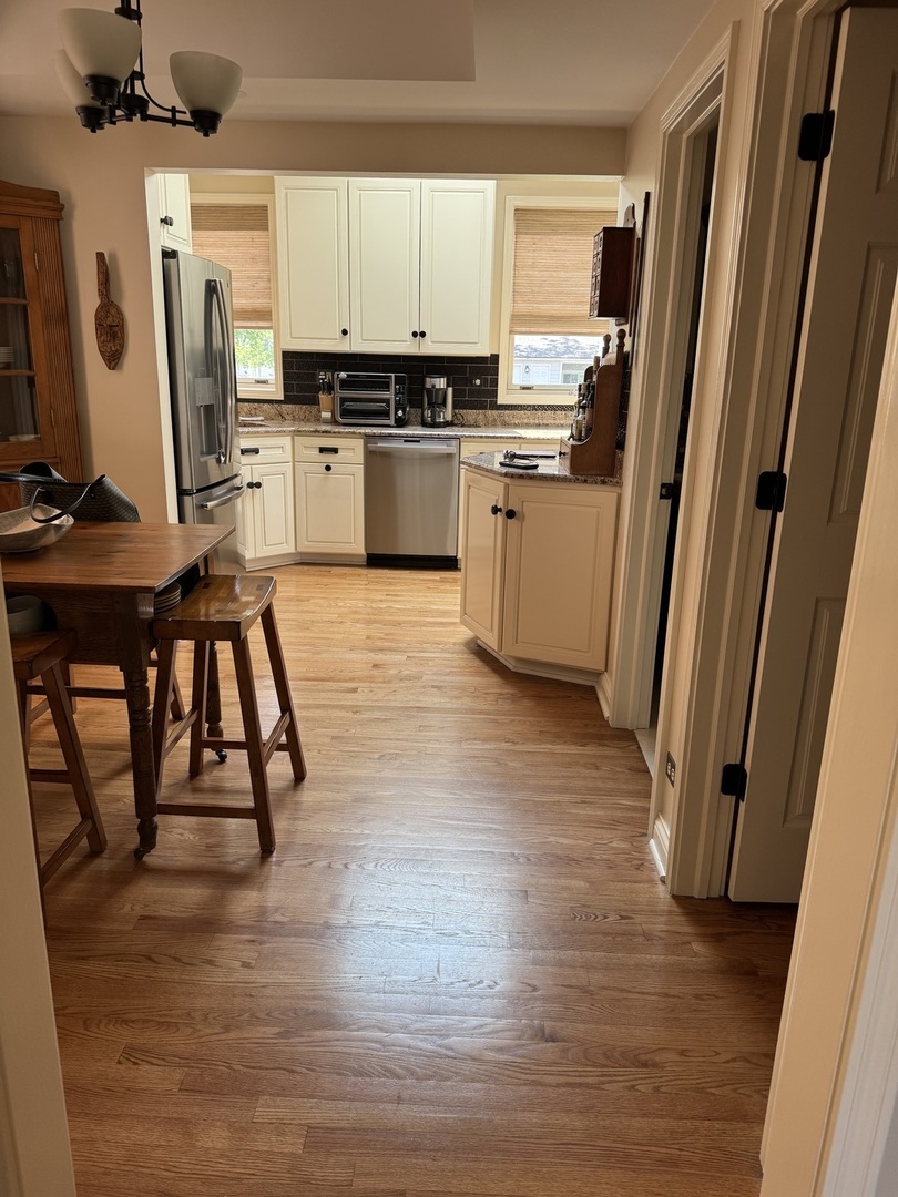 228 Olmsted Road Riverside, IL 60546 - Photo 4 of 11
