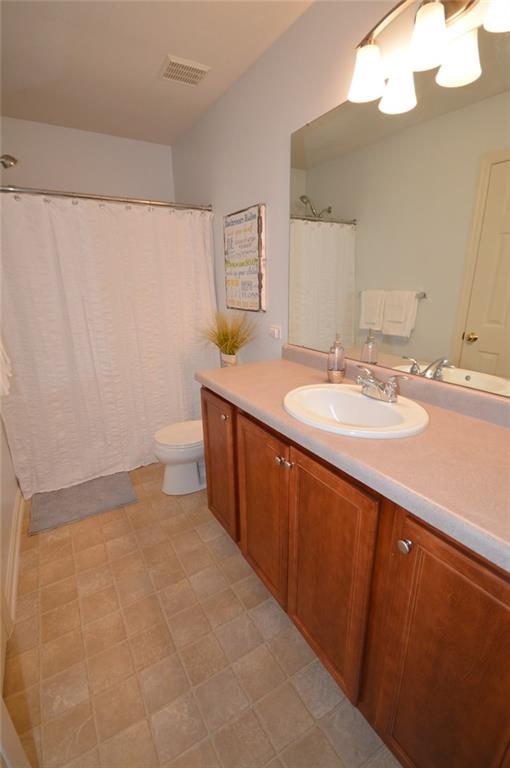 62 Castle View Drive McKees Rocks, PA 15136 - Photo 18 of 22 Second floor full bathroom with easy access to all of the bedrooms.