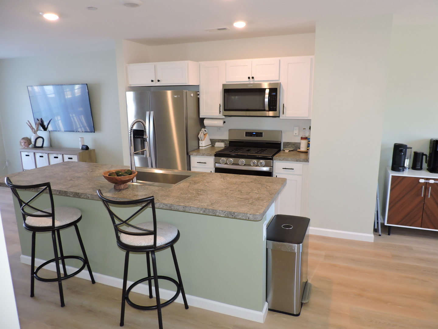 3726 Bailey Road Yorkville, IL 60560 - Photo 3 of 21 a kitchen with stainless steel appliances a microwave a stove and refrigerator