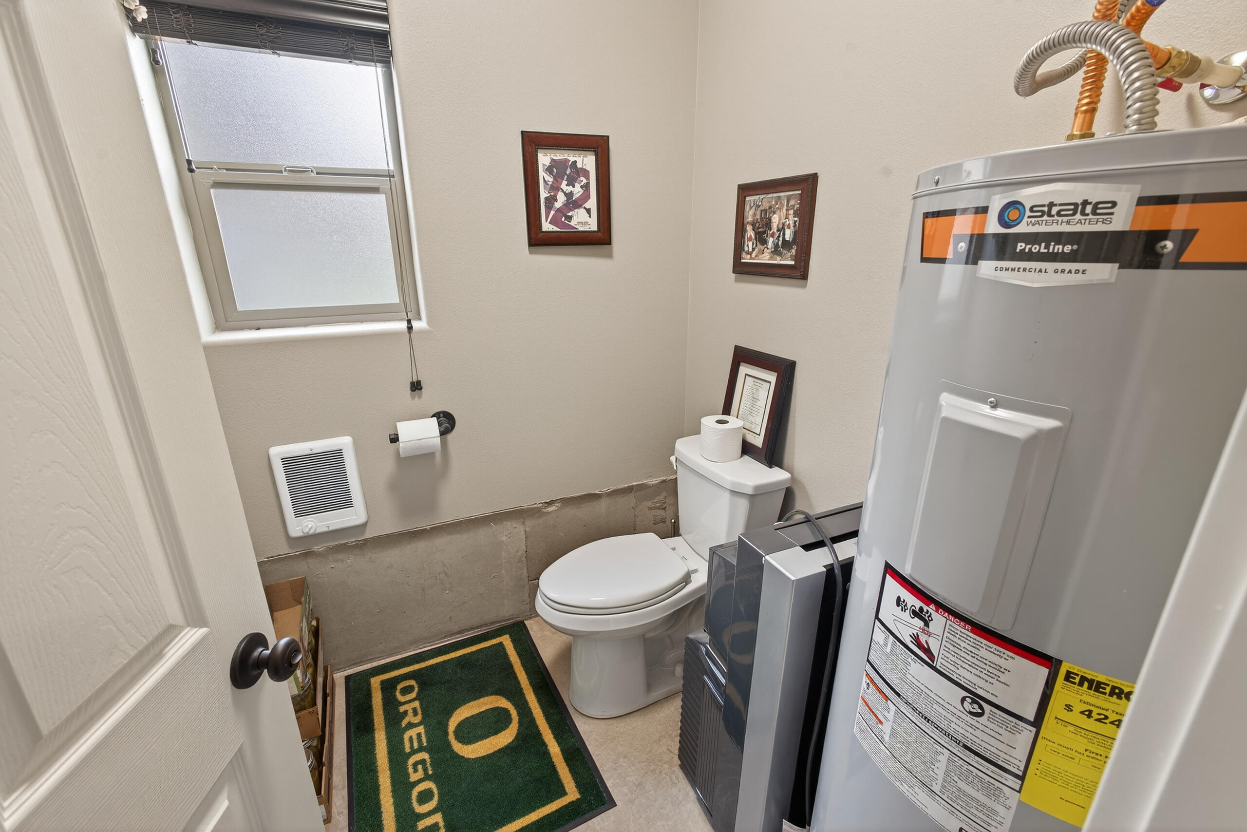 2793 Southwest 33rd Street Redmond, OR 97756 - Photo 38 of 44 a bathroom with a toilet and a sink