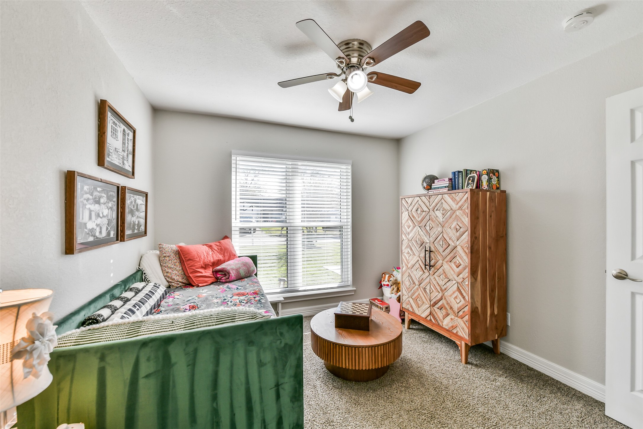 5421 Bramble Lane Dickinson, TX 77539 - Photo 23 of 26 a living room with furniture and a window